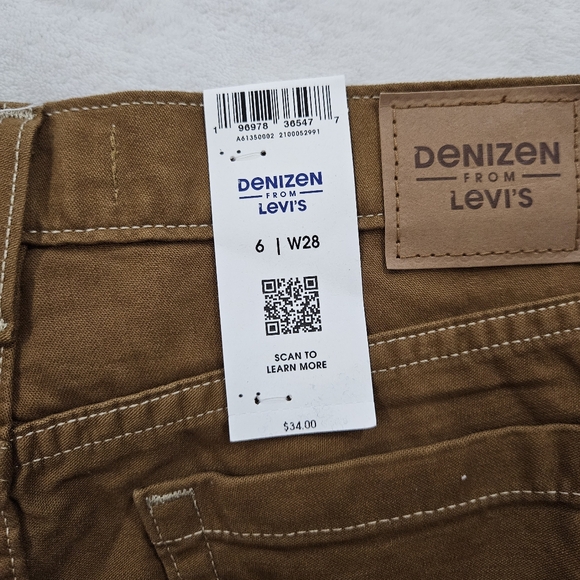 Denizen from Levi's Mid-Rise 90's Loose Straight Jeans in Golden Hour - Picture 9 of 11